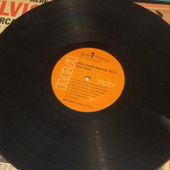 Elvis records , gold albums volume 3-4 - Picture 4 of 5